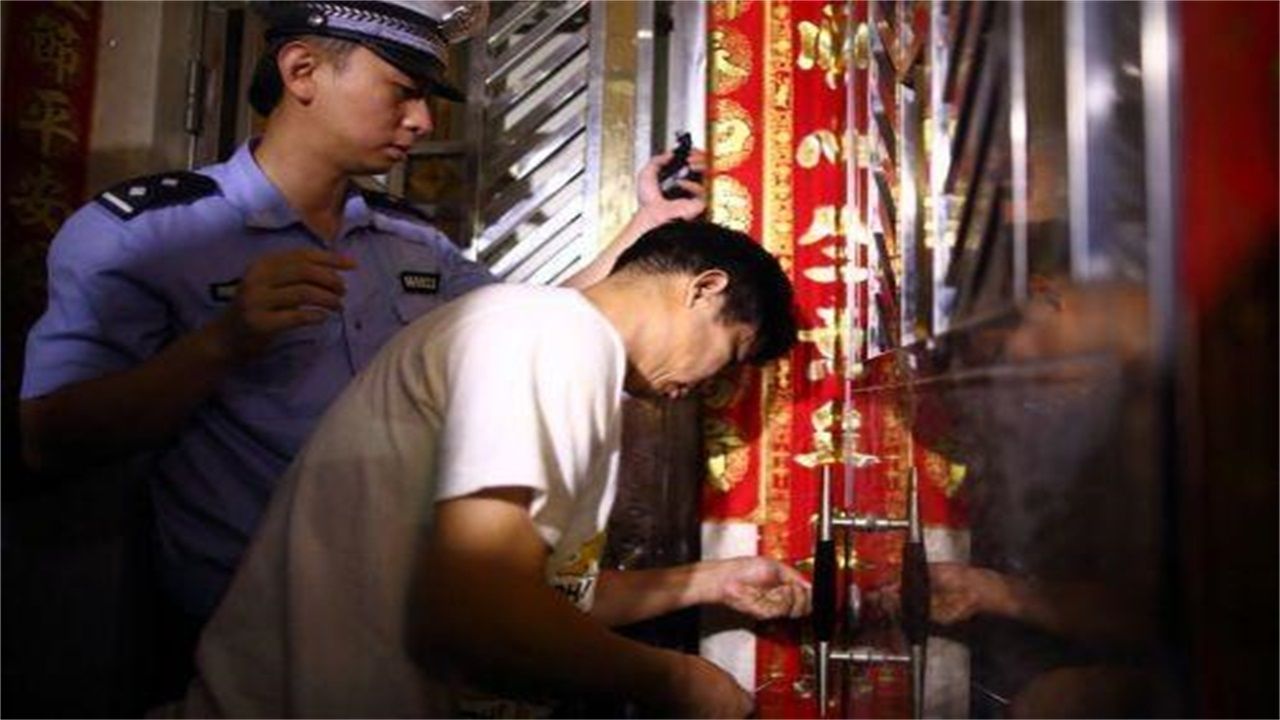 望谟开锁公司请开锁师傅开了锁后，师傅为什么一般都不进门，就算主人请也不进去？